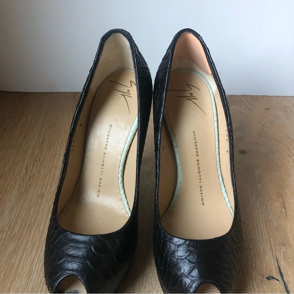 Giuseppe Zanotti snake embossed black peep toe platform shoes sz 36//6USpricefir